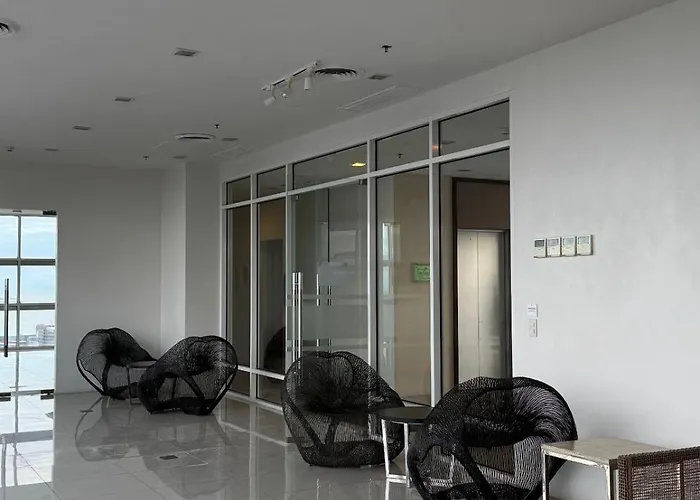 Calyx Ayala 3*